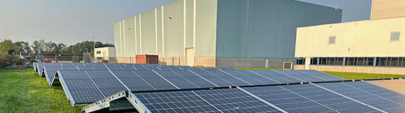 Zonnepanelen op bedrijfspand